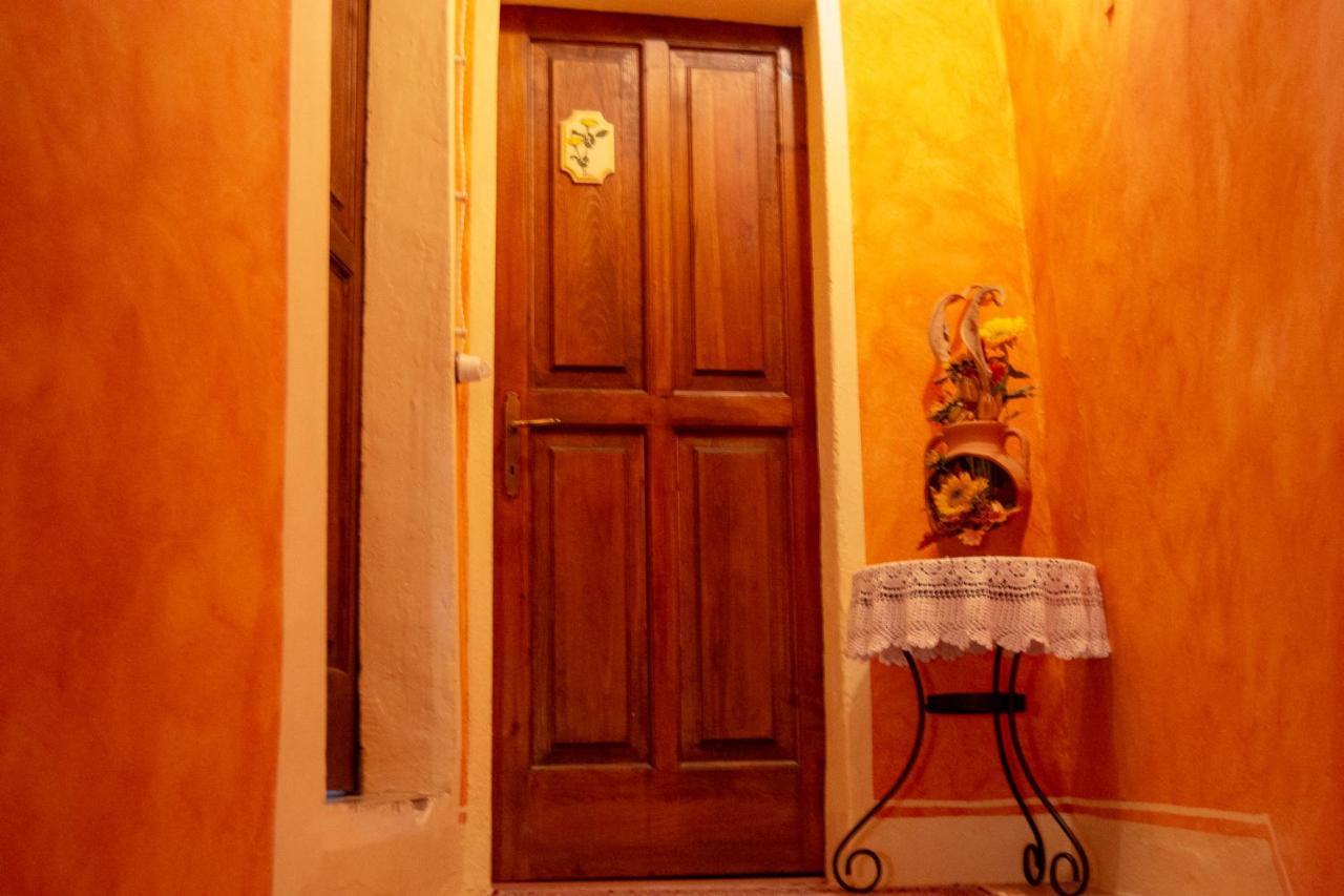 L'Angolo Di Verlano Canossa Exterior foto